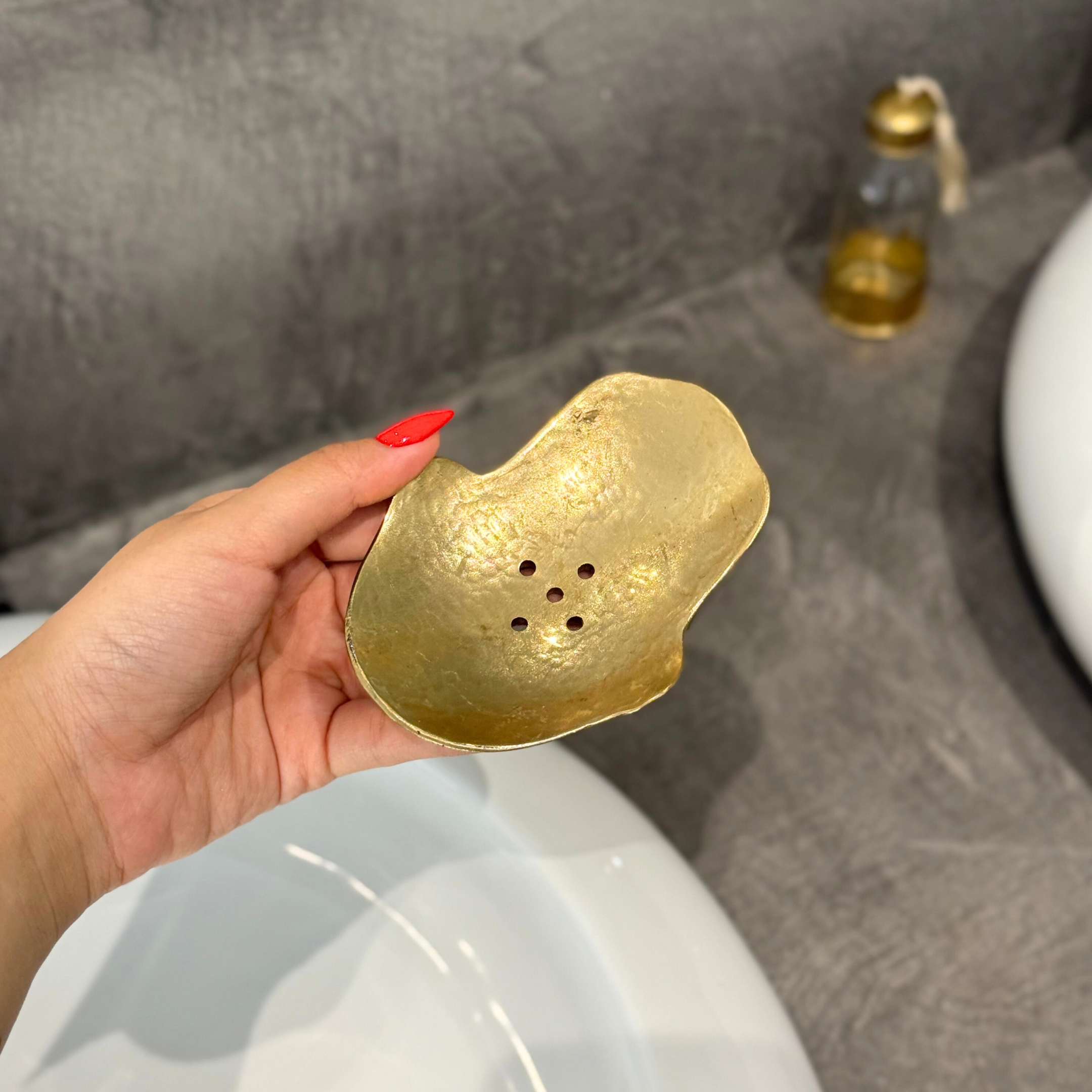 Porte savon artisanal main doré en laiton