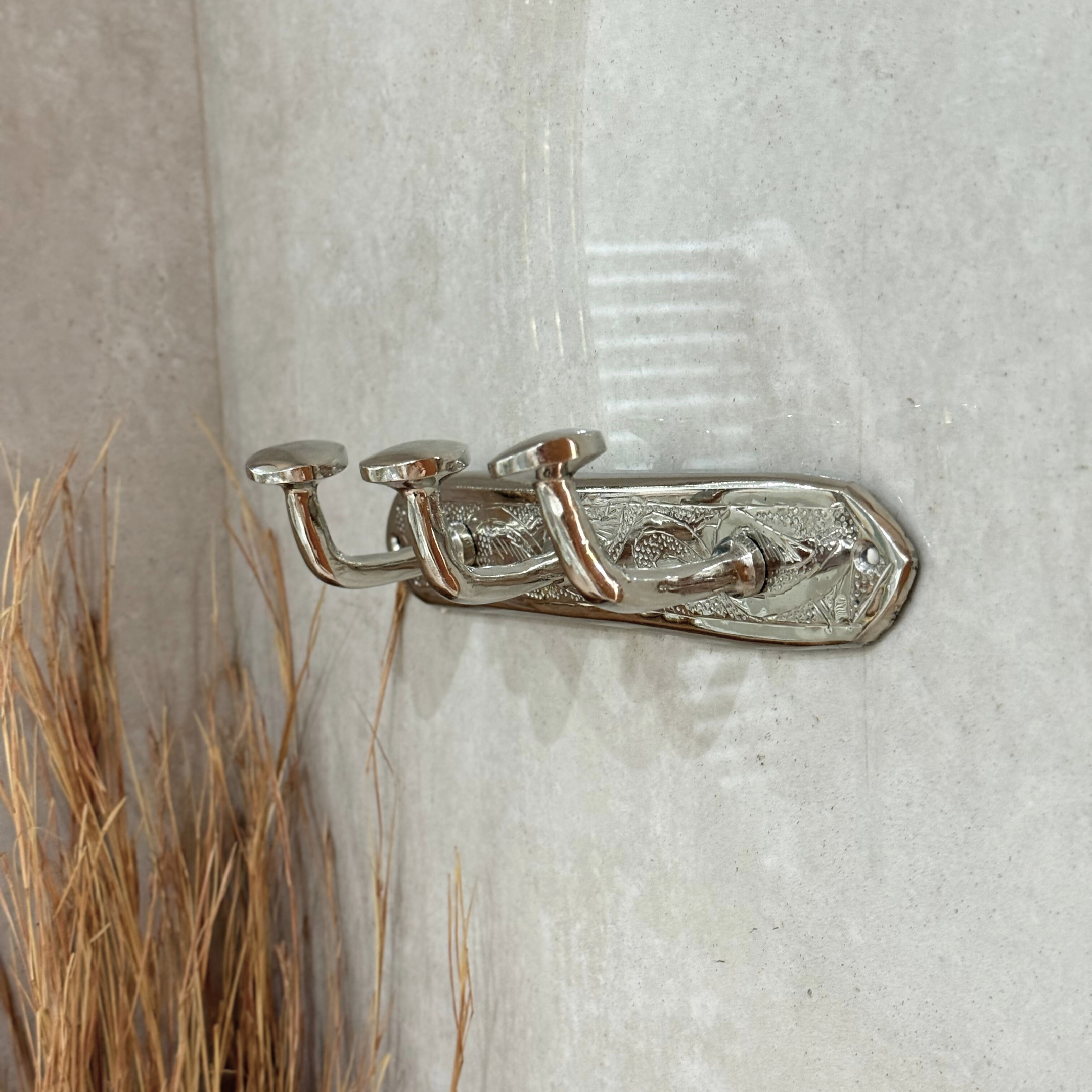 Barre murale artisanale à 3 crochets en laiton argenté gravé