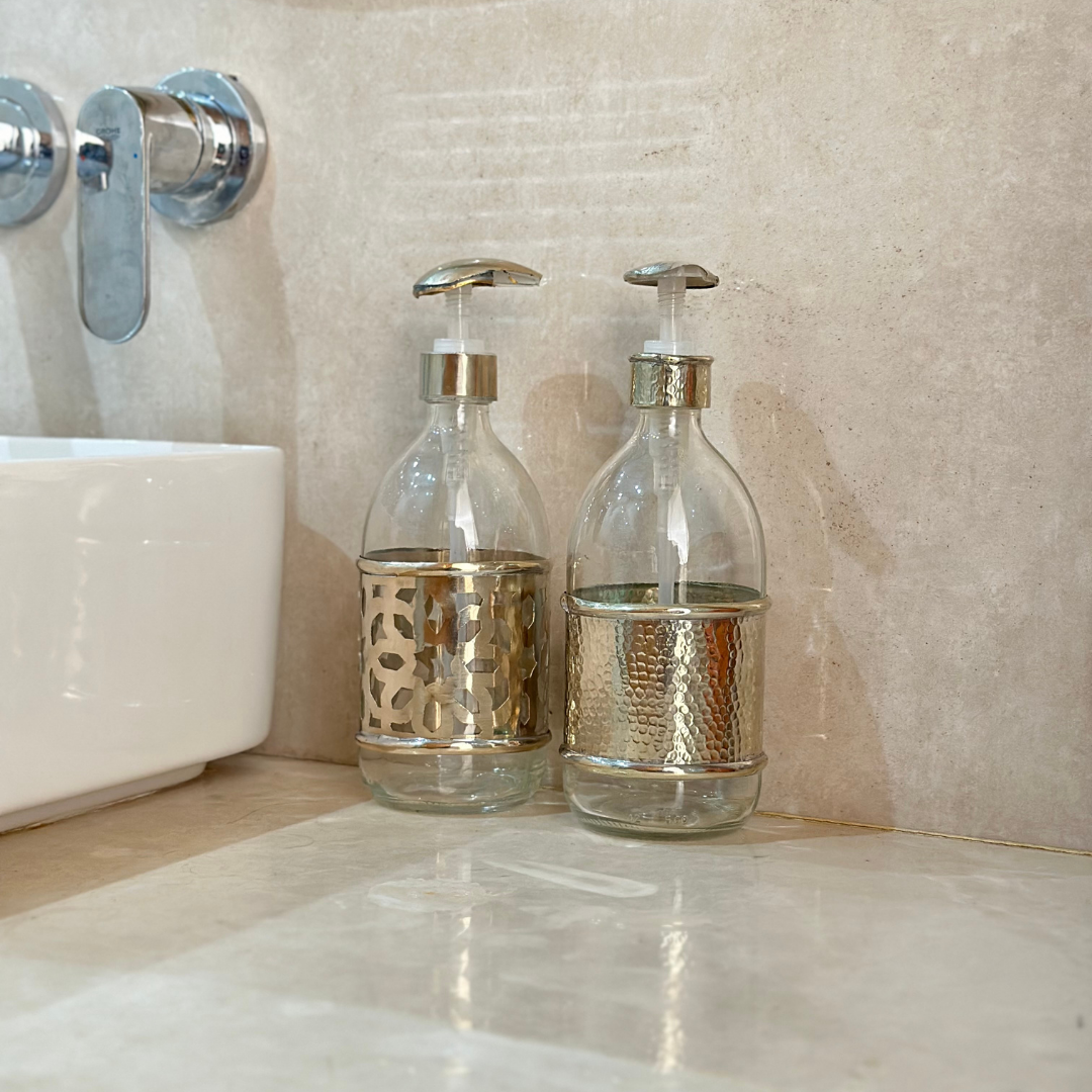 Distributeur de savon artisanal en laiton argenté martelé grand 500ml