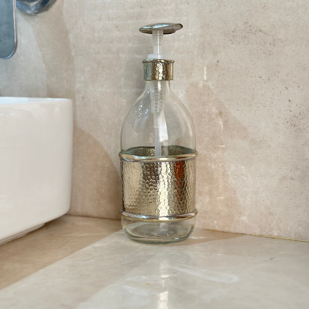 Distributeur de savon artisanal en laiton argenté martelé grand 500ml