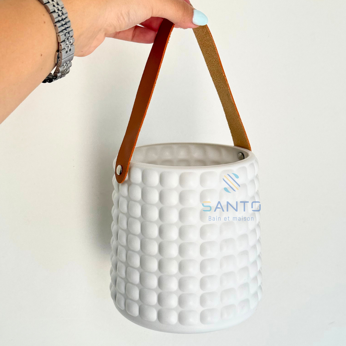 Pot texturé en plastique avec anse