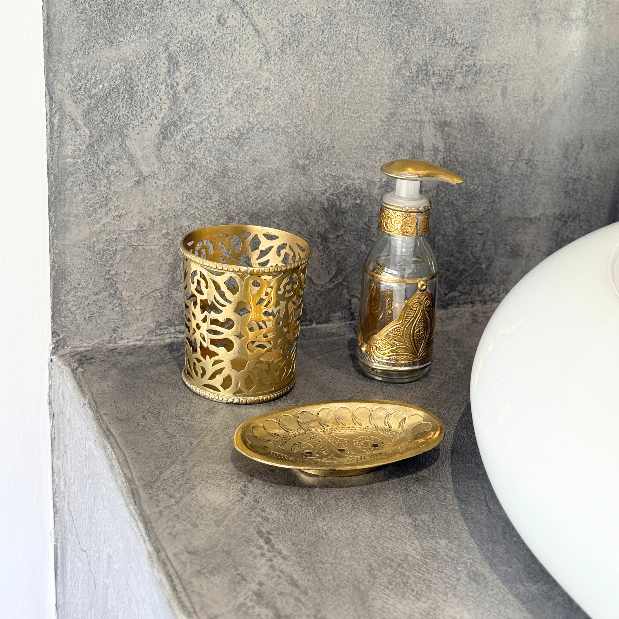 Distributeur de savon artisanal en verre et laiton doré Adrar 100ml