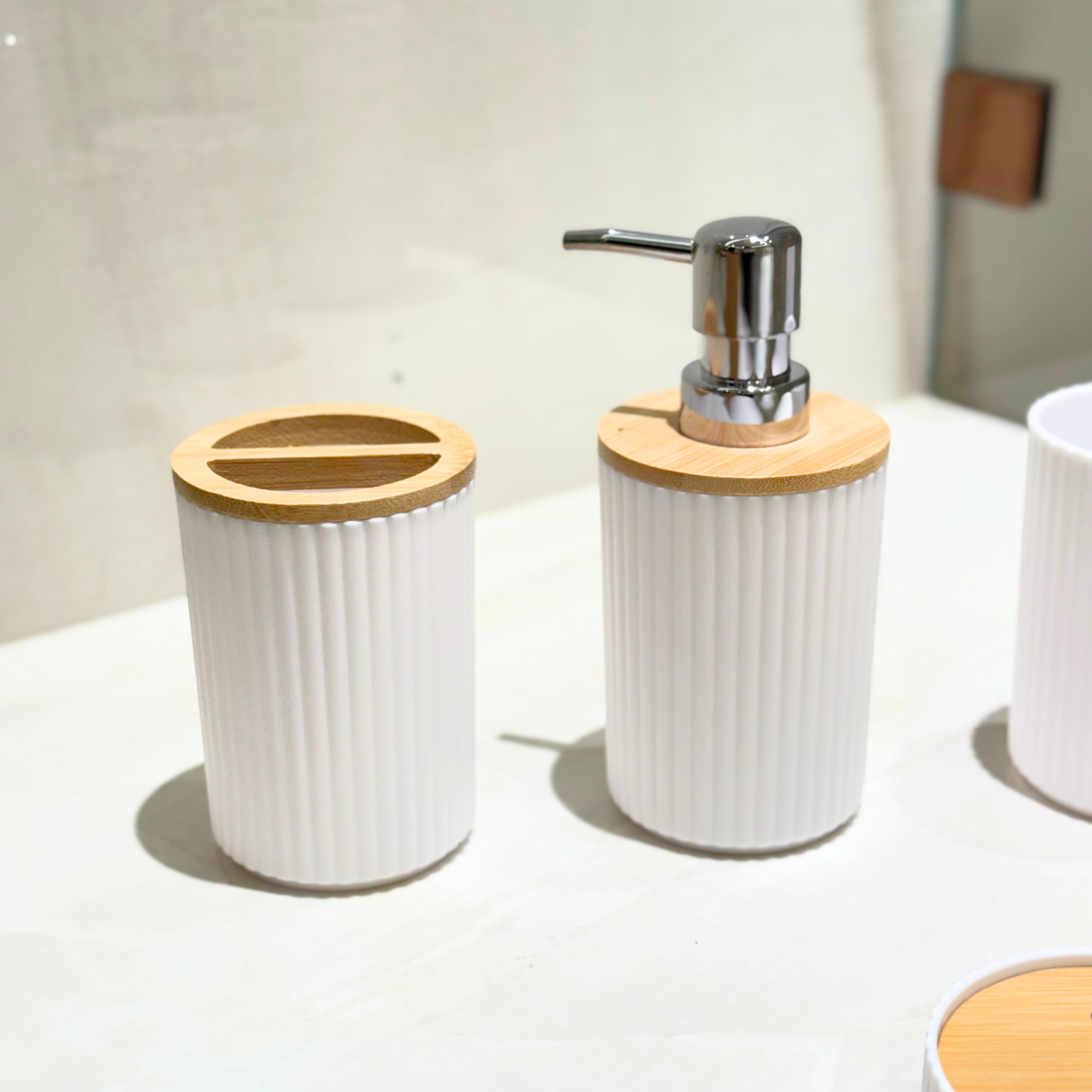 Ensemble accessoires de Salle de Bain 5 Pièces en plastique et bambou