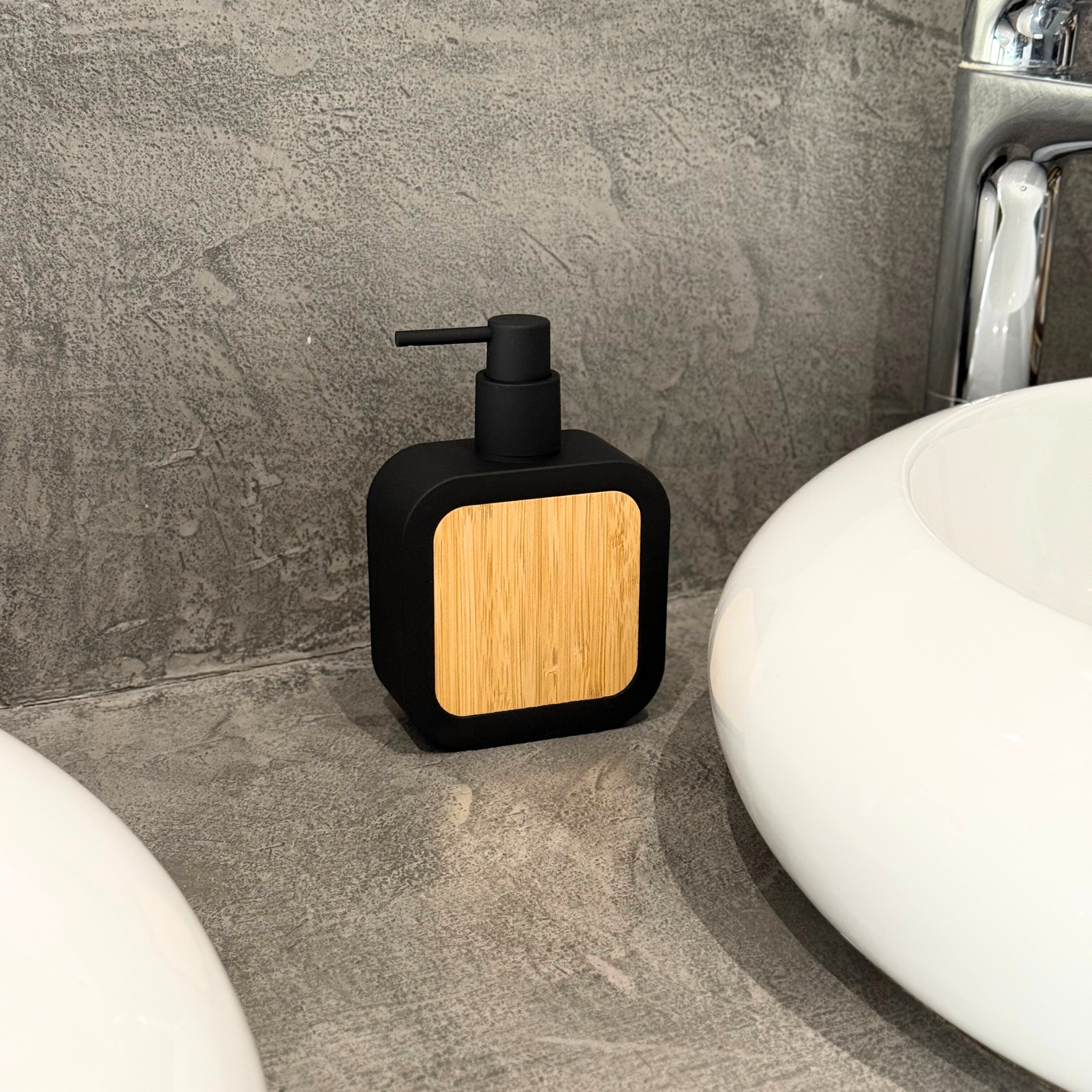 Distributeur de savon liquide en plastique et bambou naturel