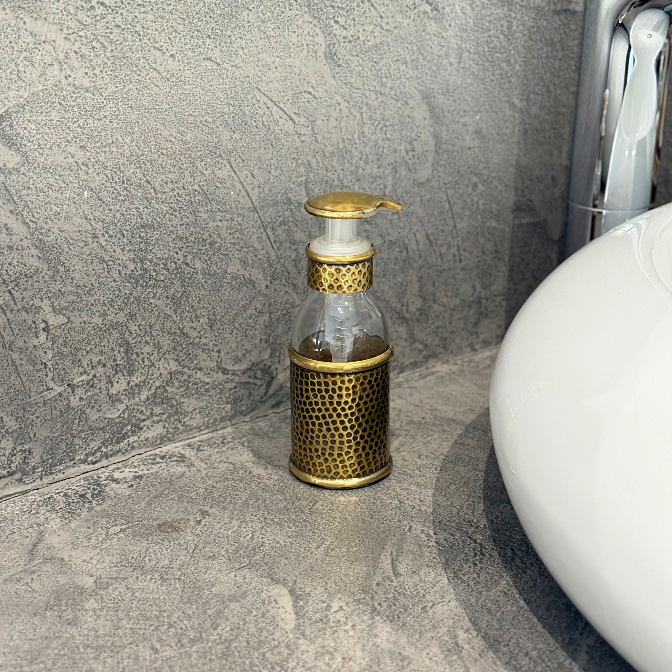 Distributeur de savon artisanal en laiton doré martelé petit 100ml