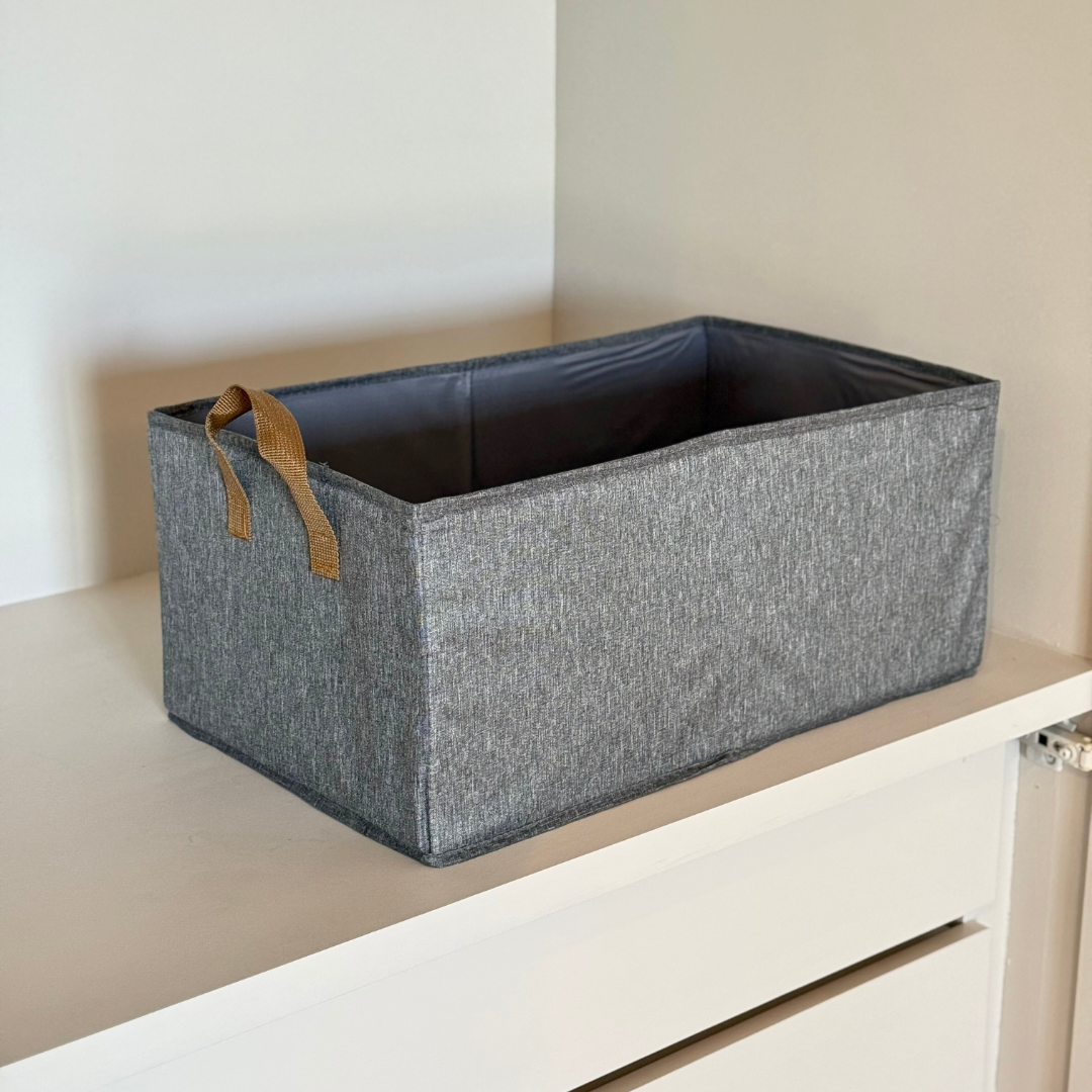 Panier de rangement rectangulaire en tissu gris avec poignets