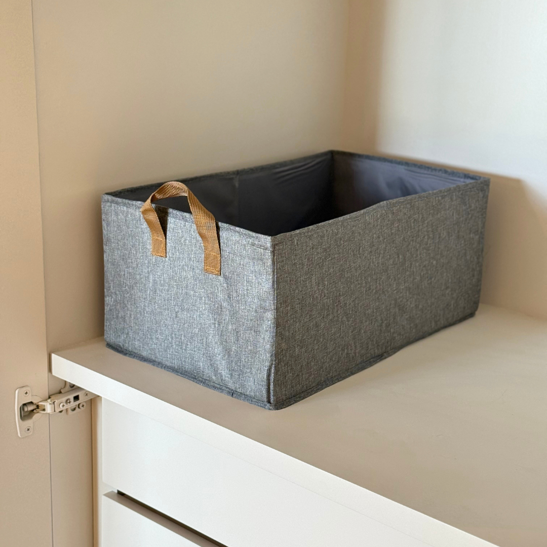 Panier de rangement rectangulaire en tissu gris avec poignets
