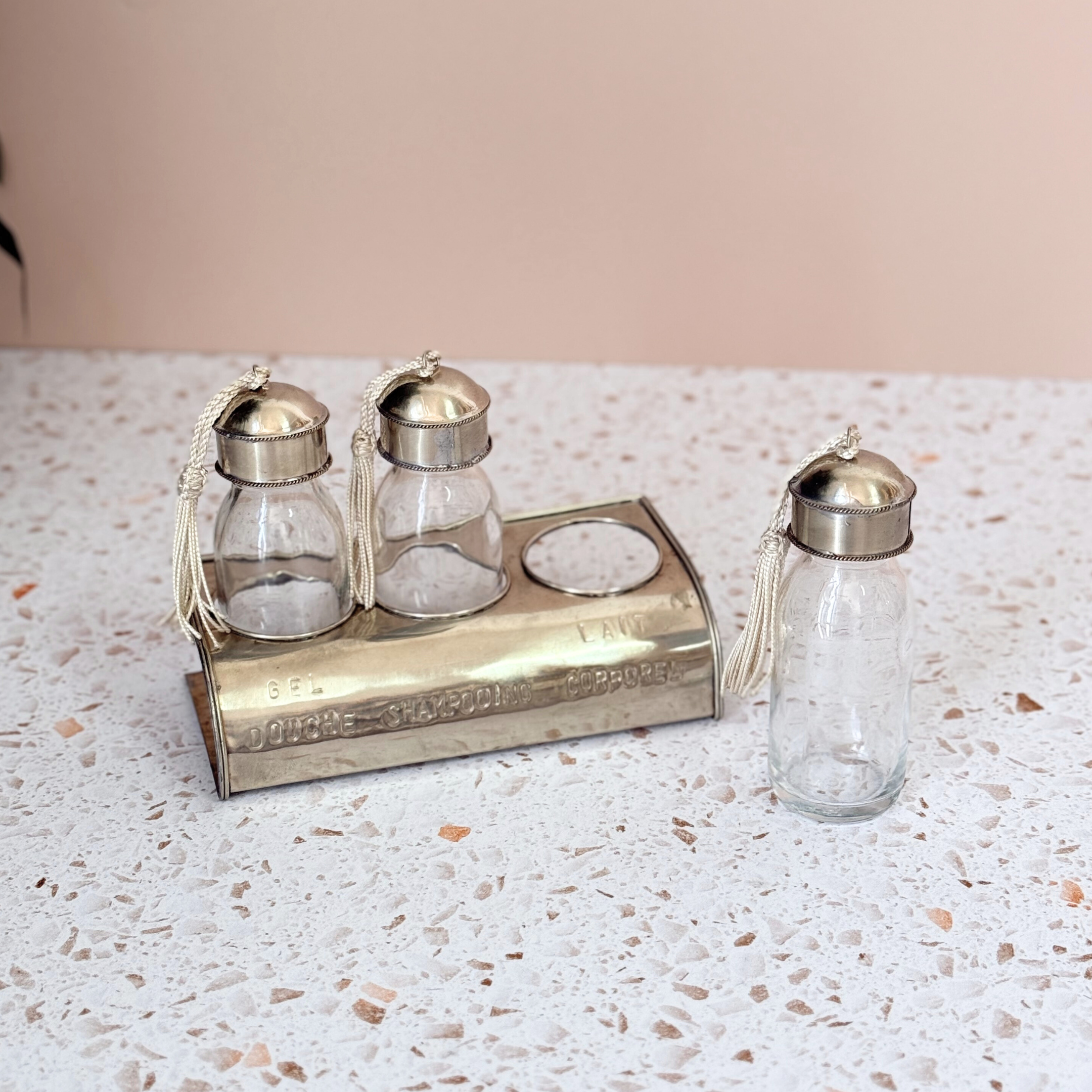 Set de 3 bouteilles artisanales avec support en laiton argenté