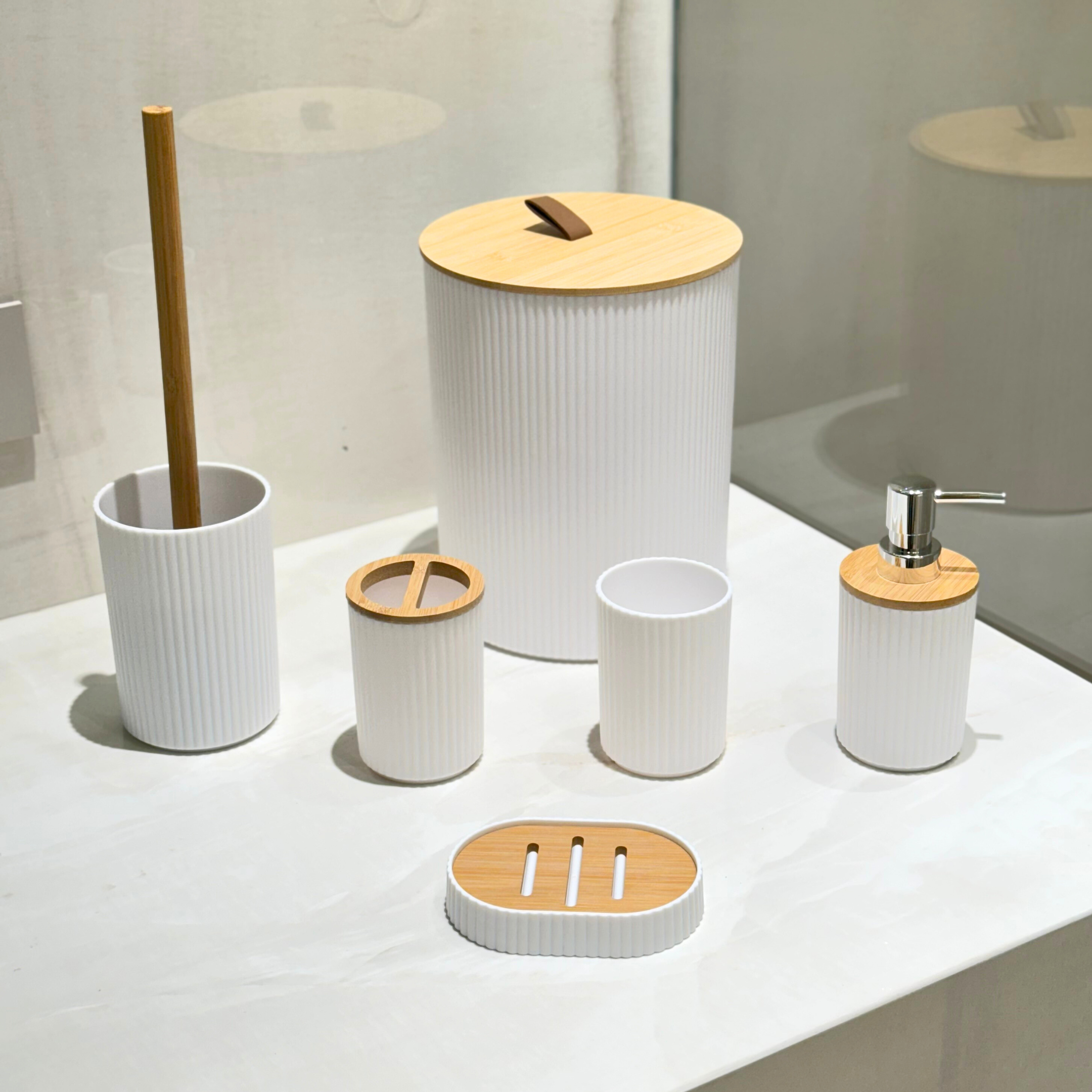 Ensemble accessoires de Salle de Bain 6 Pièces en plastique et bambou