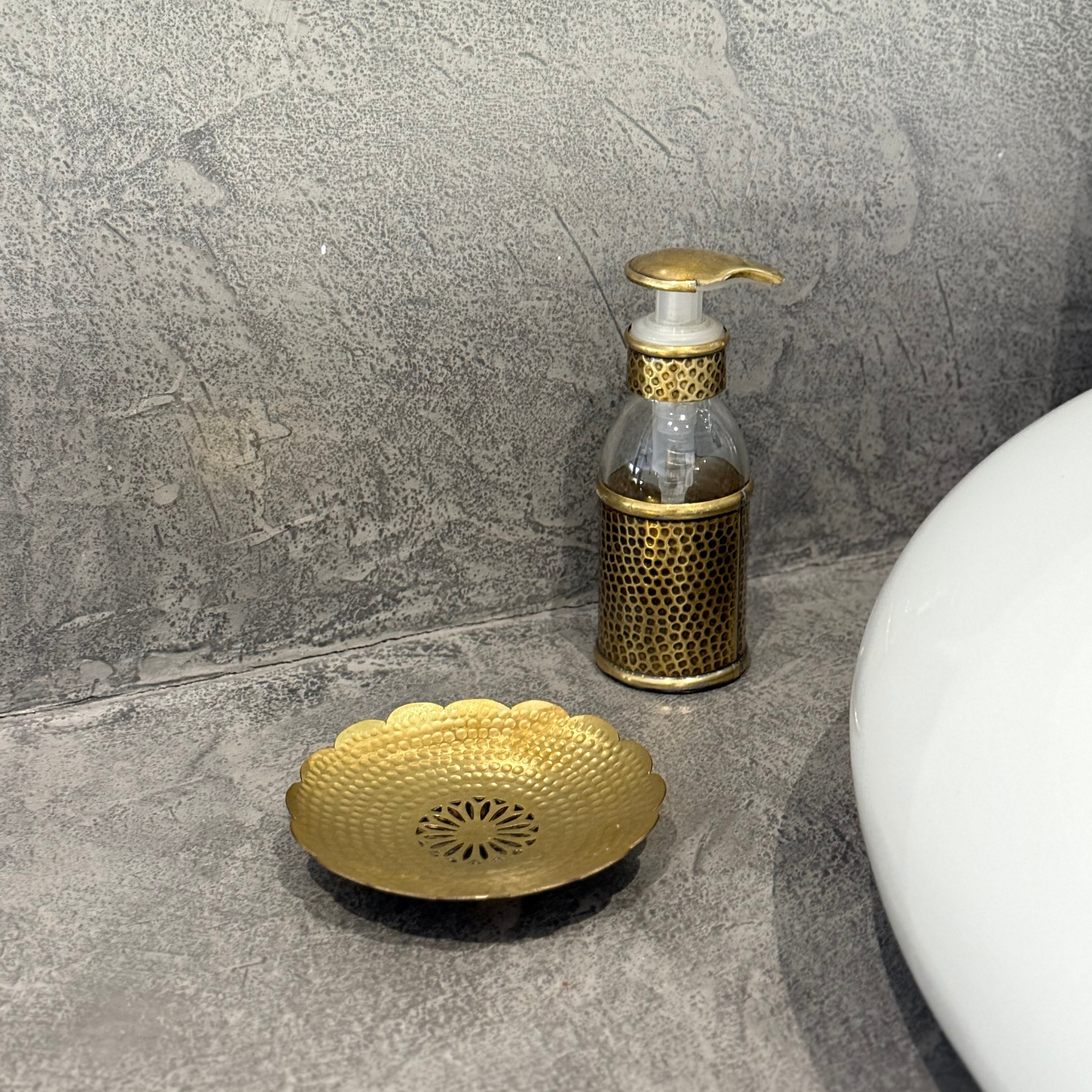 Distributeur de savon artisanal en laiton doré martelé petit 100ml