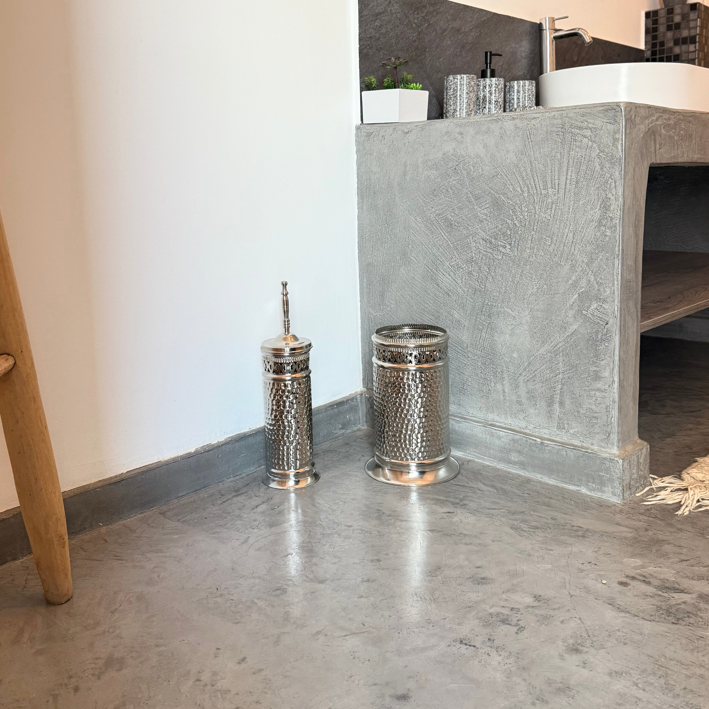 Porte brosse artisanale en laiton argenté martelé