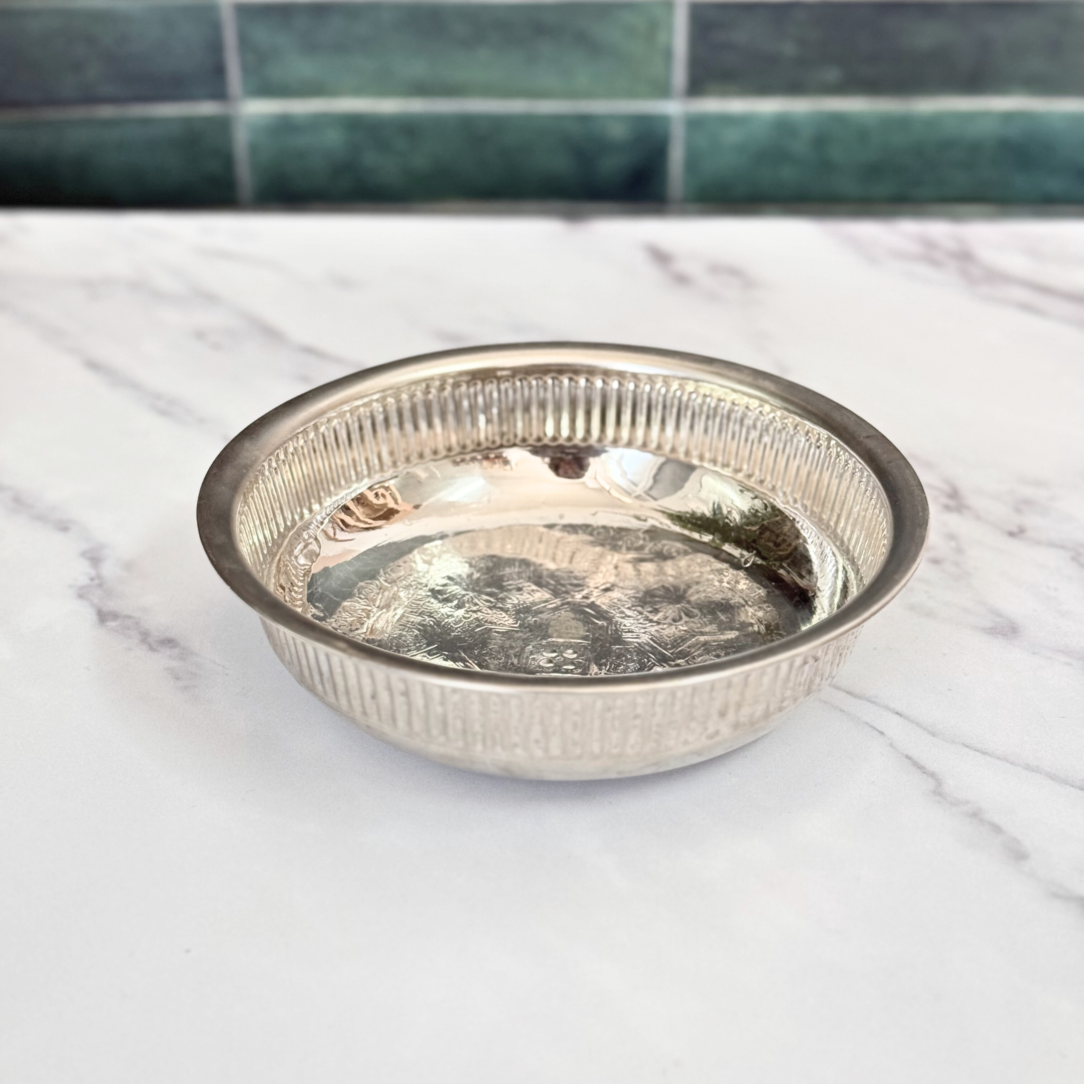 Tassa Hammam artisanale gravée en laiton argenté (3 tailles)