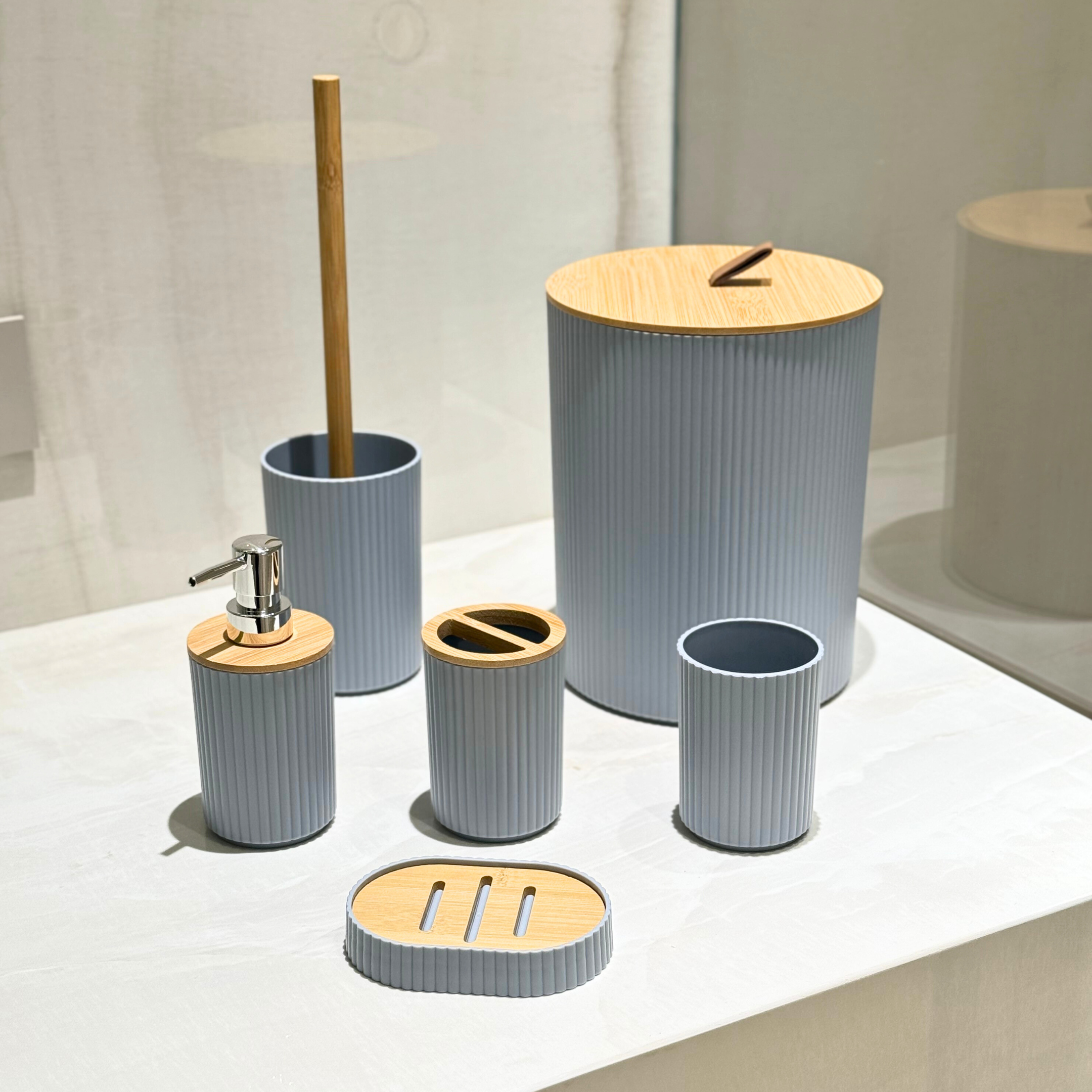 Ensemble accessoires de Salle de Bain 6 Pièces en plastique et bambou