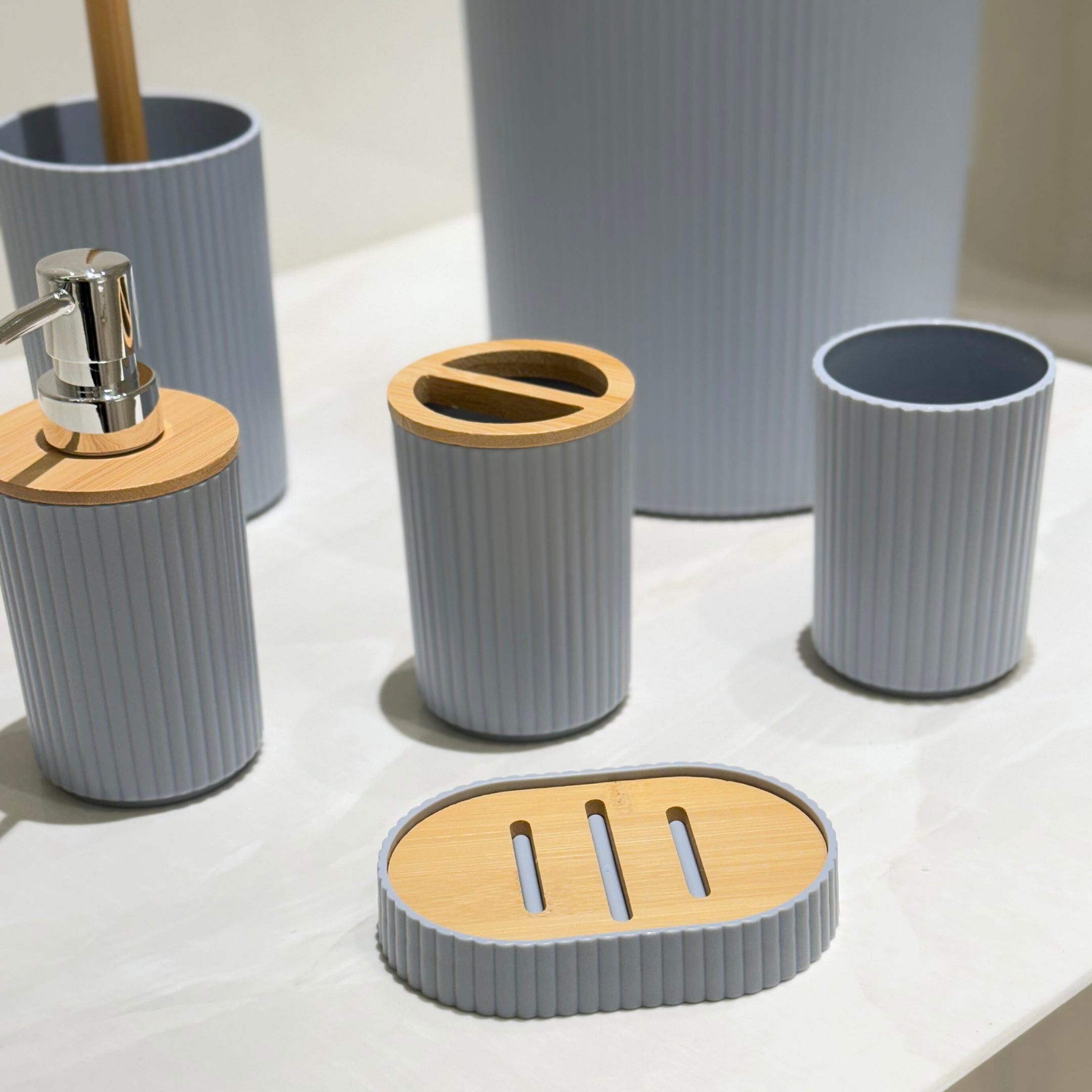 Ensemble accessoires de Salle de Bain 6 Pièces en plastique et bambou