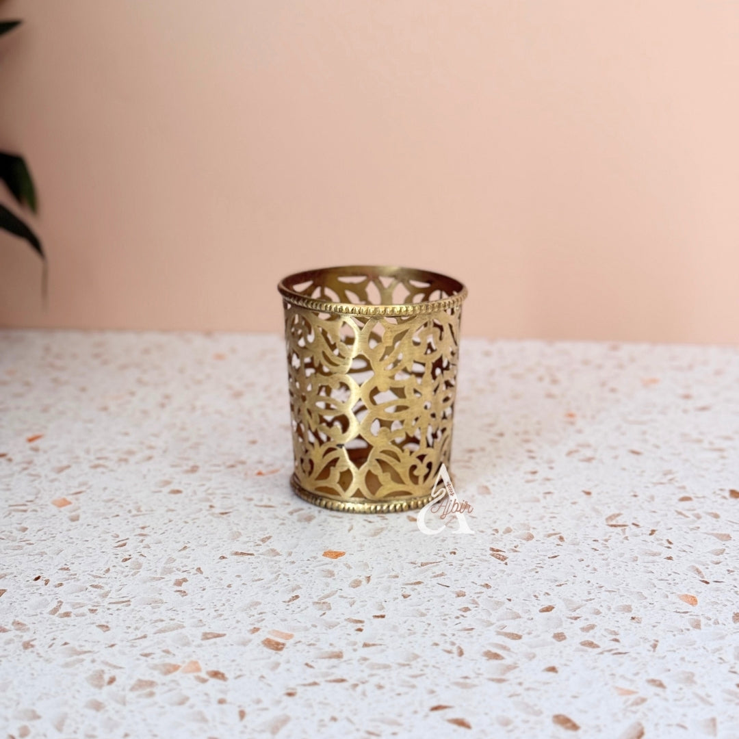 Verre artisanal en laiton doré ajouré