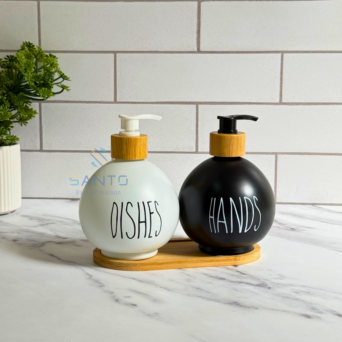 Set 2 distributeurs à savon ronds noir et blanc avec support en bois