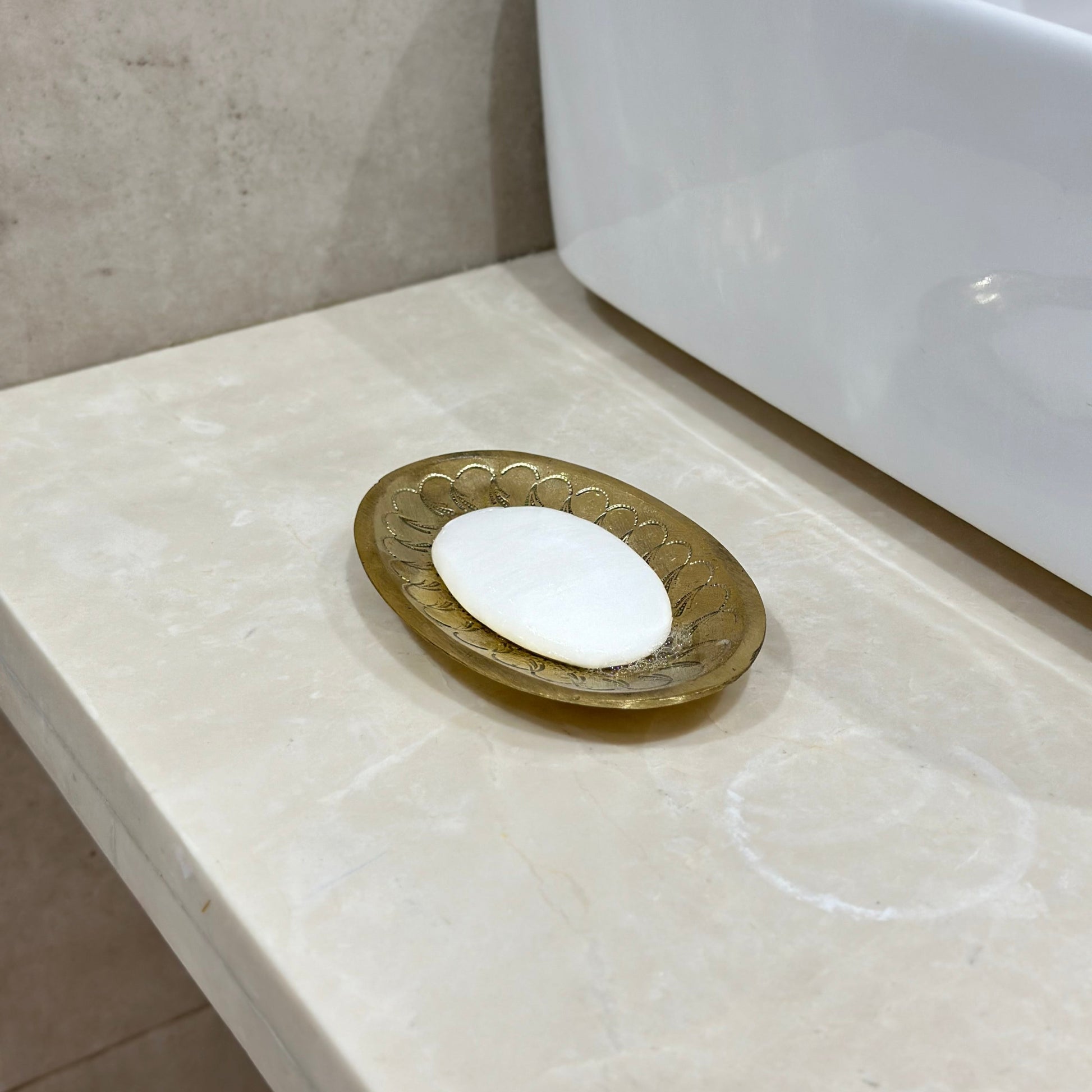 Porte savon Nakch doré en cuivre - Ajbir