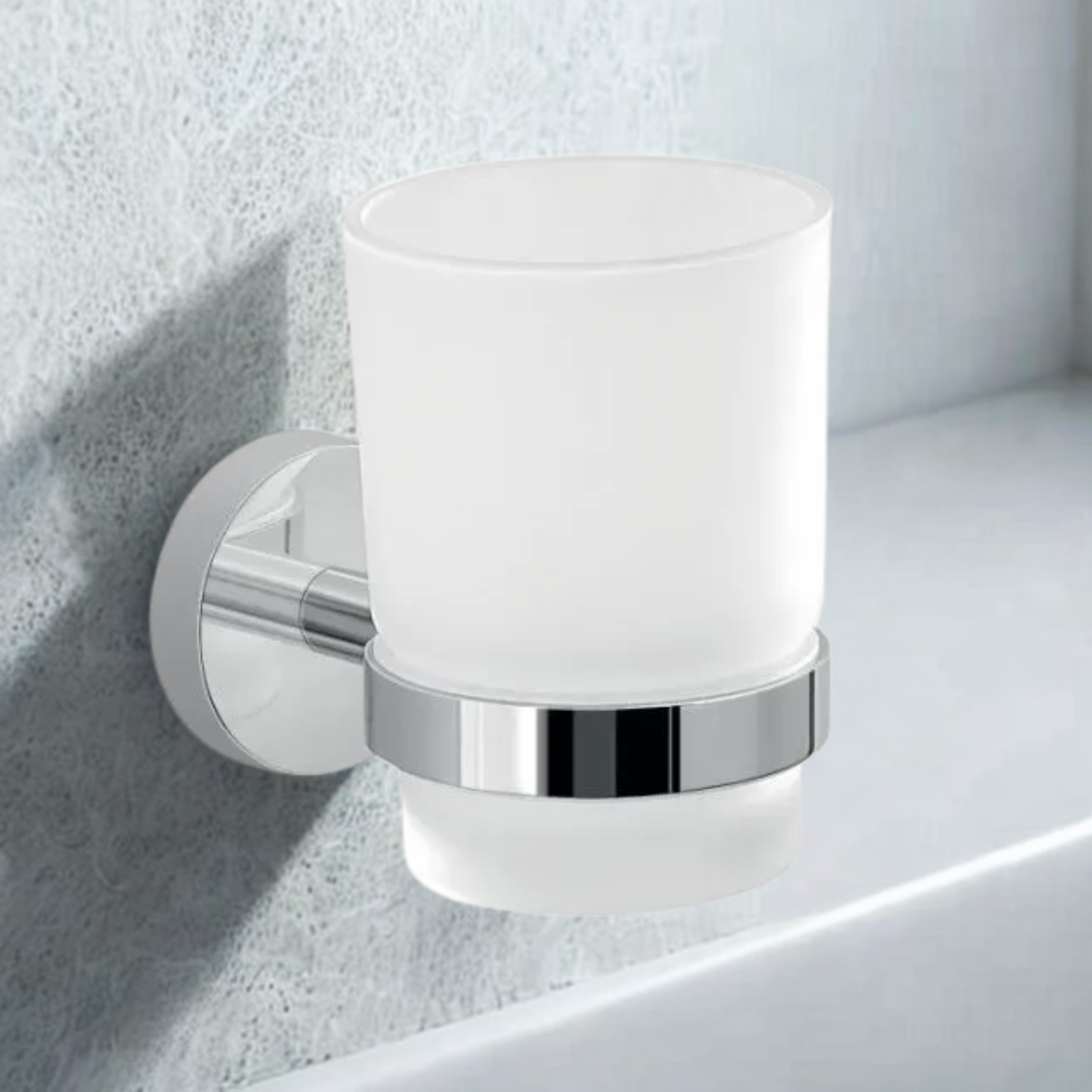 Porte-gobelet mural rond en verre dépoli et finition chrome