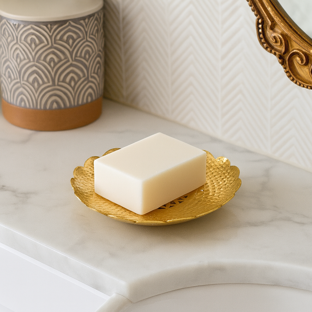 Porte-savon artisanal rond en laiton doré martelé