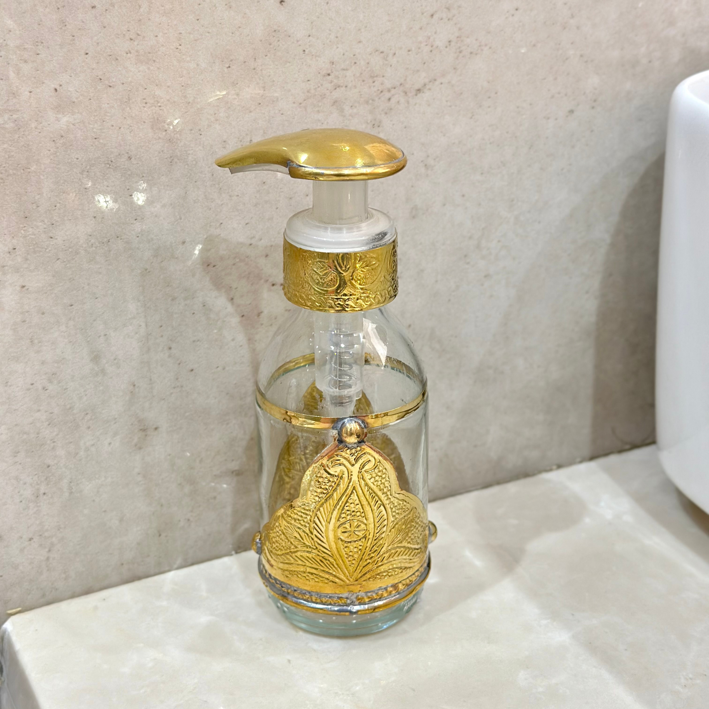 Distributeur de savon artisanal en verre et laiton doré Adrar 100ml