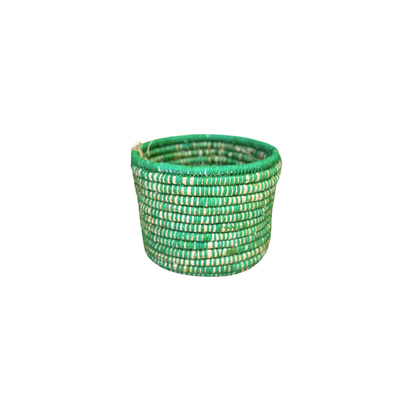 Panier rond vert clair en raphia naturelle